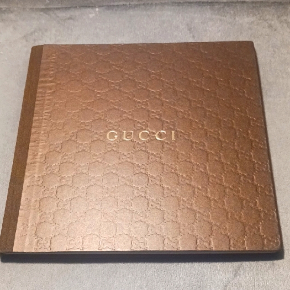 Gucci Hardcover Look Book 🤎 Women's Accessories Fall/ Winter 2010- 2011
